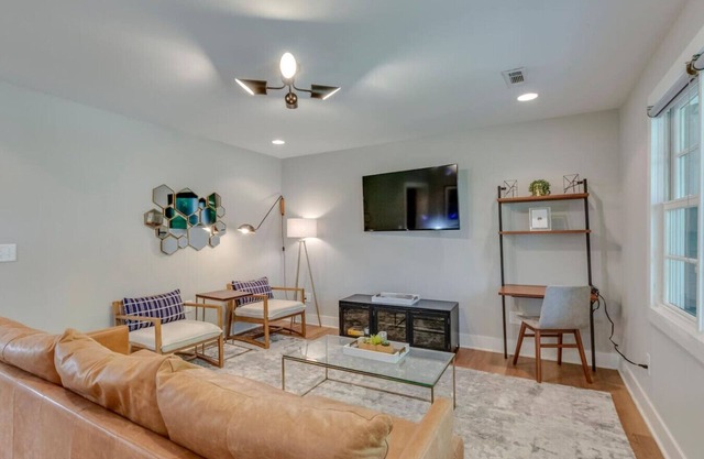 Cute And Cozy - Historic Franklin Quadplex