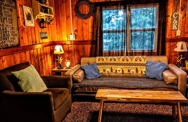 Cute Cabin Available In St. Helen, ATV trails are calling your name! Book now!