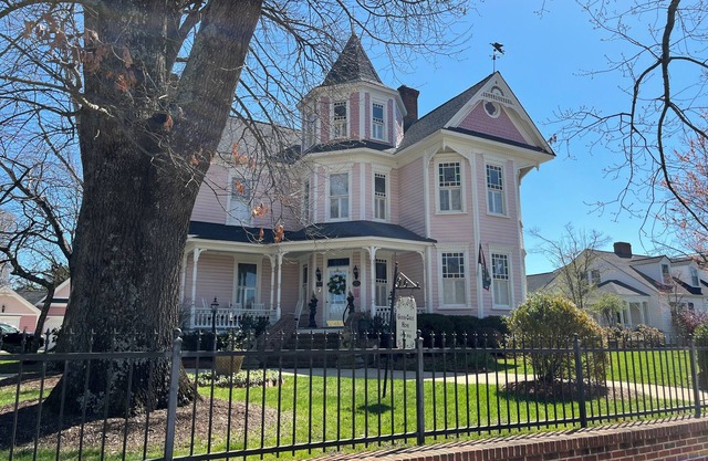 ⭐️⭐️⭐️⭐️⭐️ Cute Cary Townhouse near DT Cary, Morrisville & I40