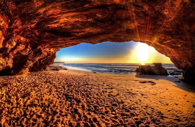Cute Caves Beach Cottage - Family & Pet Friendly - 7 min walk to Beach.