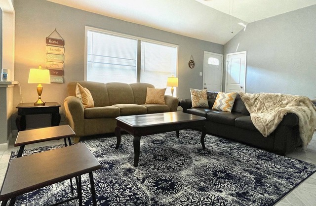 Cute Comfy Cozy Home 20min from Downtown Houston