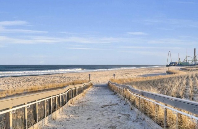 Cute cottage, Steps to Seaside Heights beach, off-st parking, beach badges