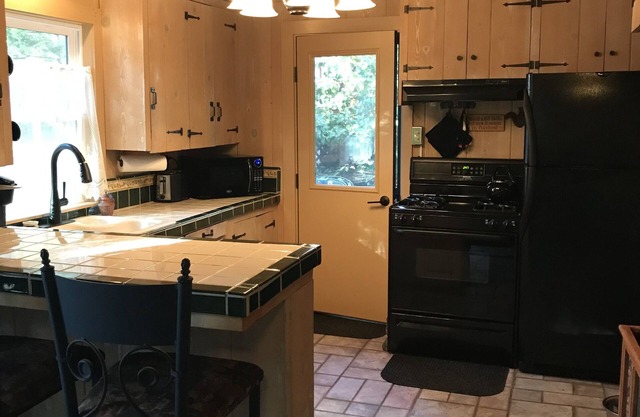 Cute, Cozy, Clean Mountain Cottage Please inquire for dates available. Pets