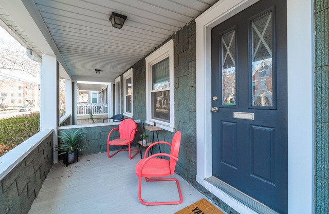 Cute, cozy, crash pad near bike path! Quiet, convenient, Short North location!