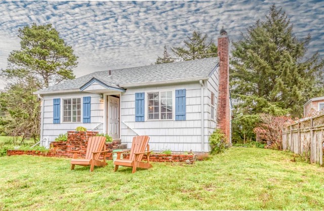 Cute Manzanita Beach House MCA 749 - Meredith Lodging