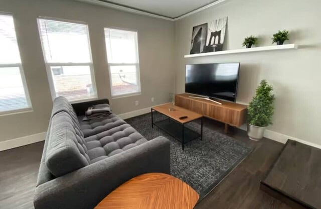 Cute Modern Apartment in Downtown Omaha