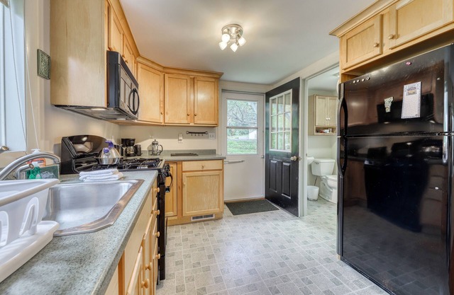 Cute Riverfront Home w/Free WiFi, Washer/Dryer, & Private Deck - Close to Okemo