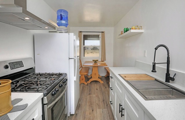 Cuyama Dew Drop Inn HWY 166 updated apartment unit 3