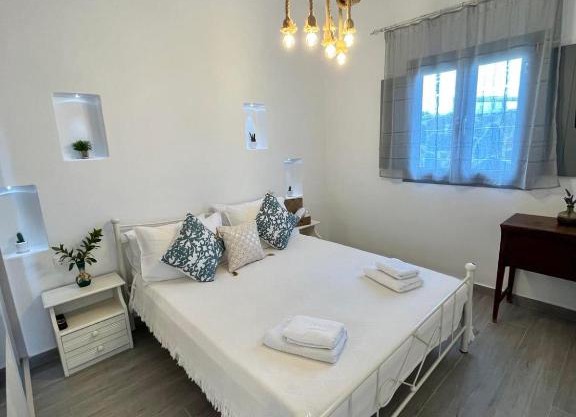 Cycladic apartment on the hill with beautiful views!!