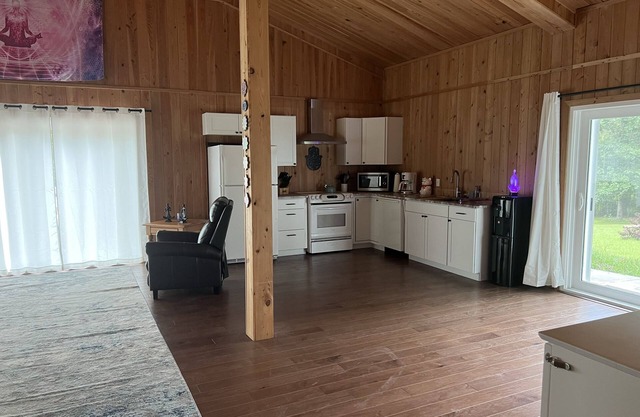 "Cypress Room" Event Space on working cattle ranch. Sleeps 2 (or up to 16)