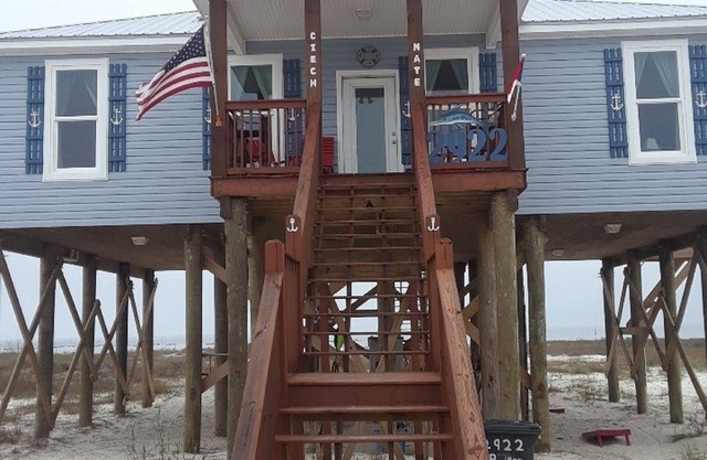 "Czech Mate", Steps From Sound & Gulf, Kayaks Included, Private Beach, West End