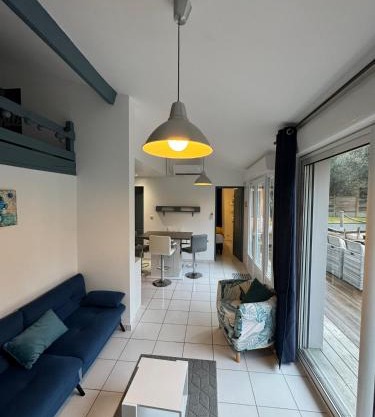 Dépendance avec piscine et spa partagés - plage 130 m