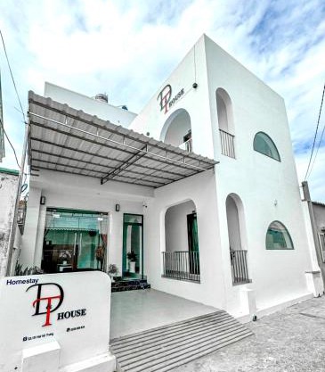 D&T House