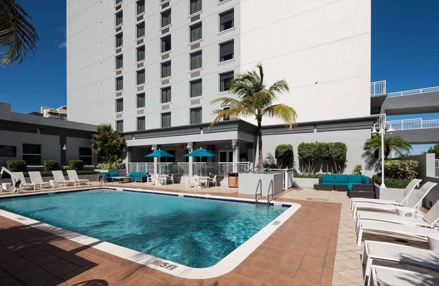 Daily Free Breakfast | Pool Access | Pet-friendly Stay near Las Olas Blvd