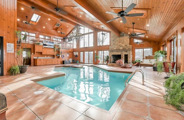 Daisy Glen Retreat: Private indoor pool in Hocking Hills