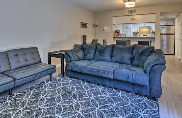 Dallas Condo Retreat ~ 11 Mi to Downtown!