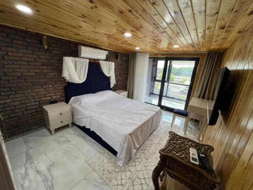 Daly Resort 3
