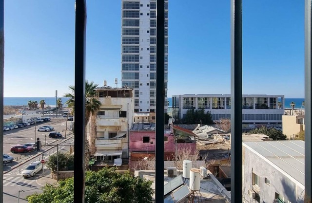Daniel Royal in Tel Aviv-yafo