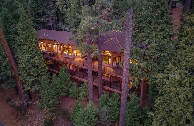 Dardanelle Retreat - 4,200 sqft, Pets okay, Pool Table, Games - Swim, Hike, Ski