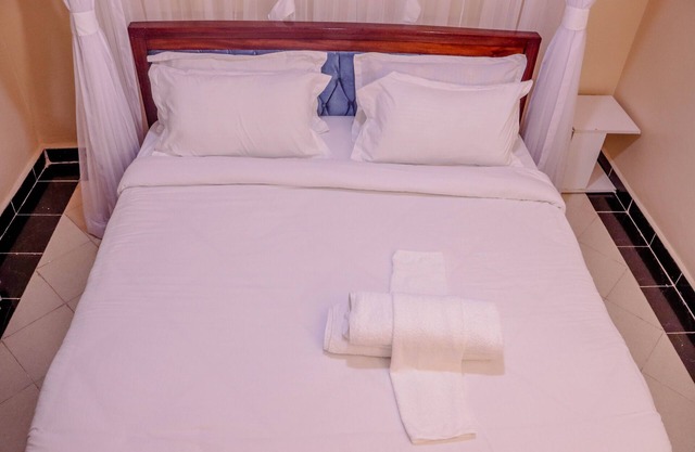 Dayo Suites and Hotel