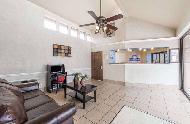 Days Inn by Wyndham San Antonio Splashtown/ATT Center