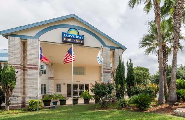 Days Inn by Wyndham San Antonio Southeast Frost Bank Center