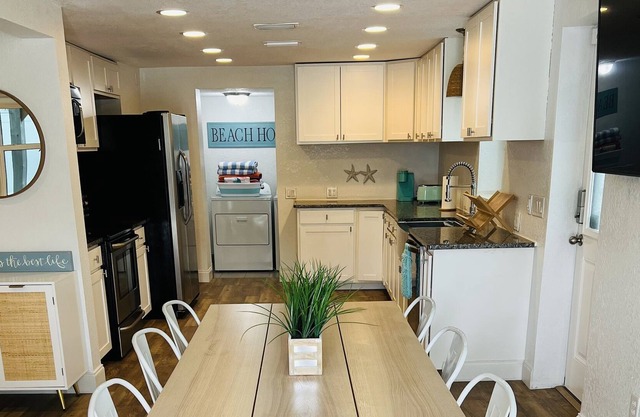 Daytona Beach house - 4 blocks from Beach and Pier!