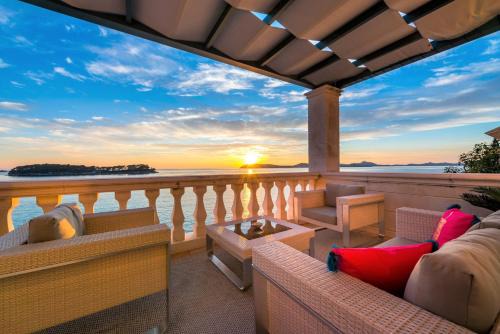 Dazzling Lozica Villa 5 Bedrooms Villa Pasija Steam Room & Private Plateau Beach