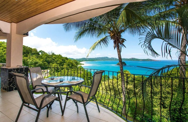 Dazzling Ocean Views From Cliff in Flamingo - Magnificent Inside and Out