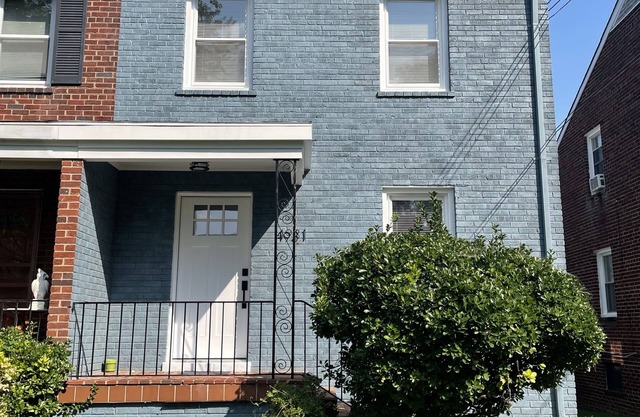 DC Retreat w/Pvt Parking – Near Metro & Sights!