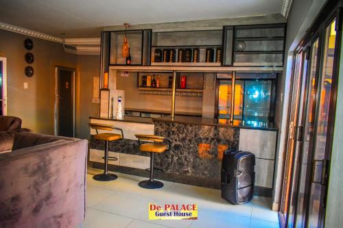 De Palace Guest House