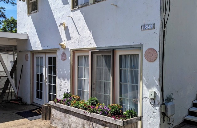 *DECEMBER SPECIAL*! Unique and spacious in-town 2-bedroom retreat