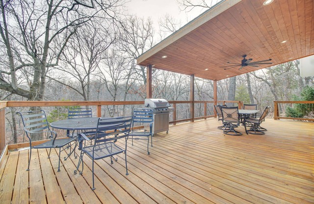 Deck + Kayaks: Grand Lake of the Cherokees Home