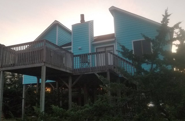 DECK OCEAN VIEWS; HOT TUB, GREAT RATES ! n