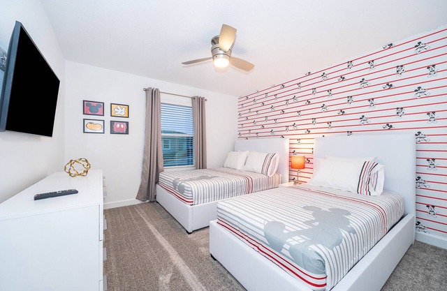 Decorous Townhouse 4Bed/3Baths/Pool/5Min Disney