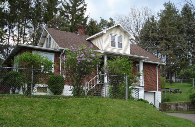Deep Creek Lake Area! Spend Less on Lodging and More on FUN!