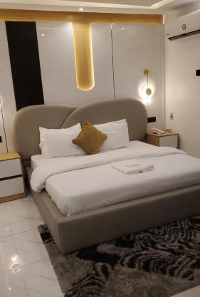Del hotel and suites
