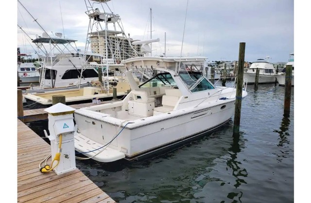 Delightful 1-Bedroom Boat w/Bay View