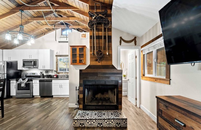 Delightful 1BR Cabin | Kids’ Loft, Julian