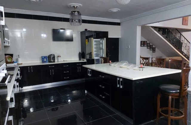 Delightful 2-bedroom apartment with AC in Sekondi-Takoradi
