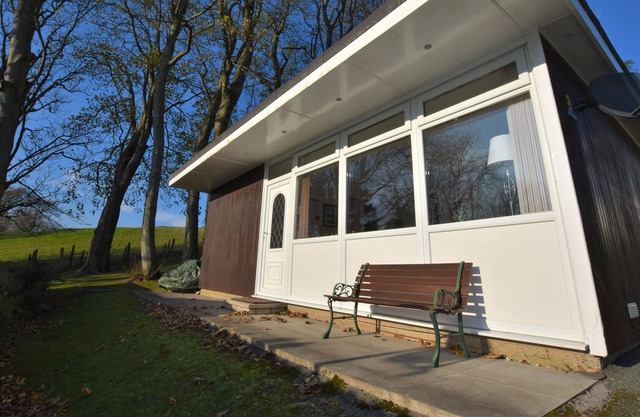 Delightful 2 Bed Family Chalet, Pet Friendly, near Tywyn, sleeps up to 6
