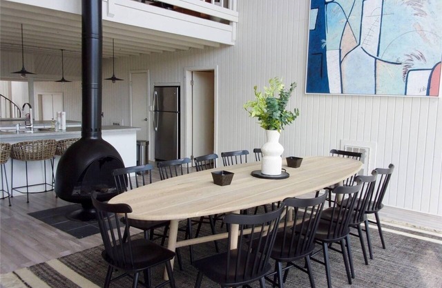 Delightful 8-bedroom house with bedroom AC Directly on the Beach