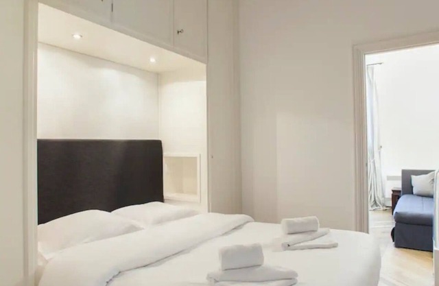 Delightful Apartment With Balcony Close to Eiffel