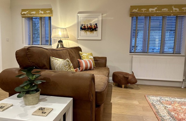 Delightful detached 2 bedrooms 2 en-suites cottage in the heart of the Cotswolds