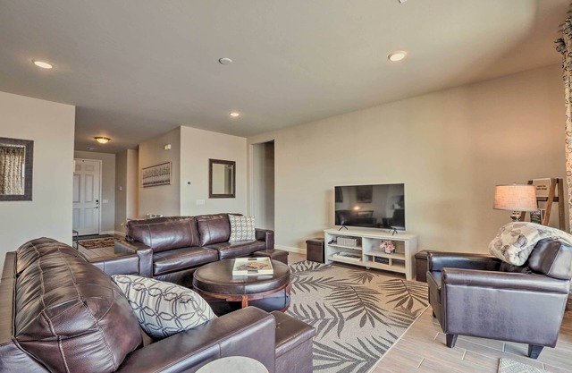 Delightful Family-Friendly House w/ Fire Pit!