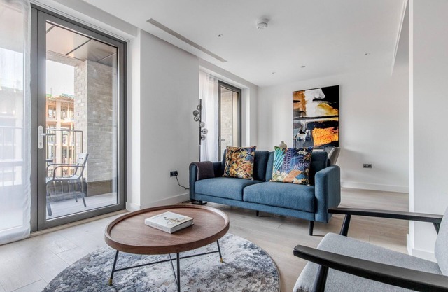 Delightful Farringdon 1BR w/Pool, nr Station & Dining, by Blueground