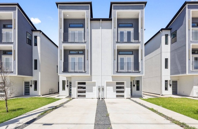 Delightful Left 8-bedroom house with Game room in vibrant Dallas