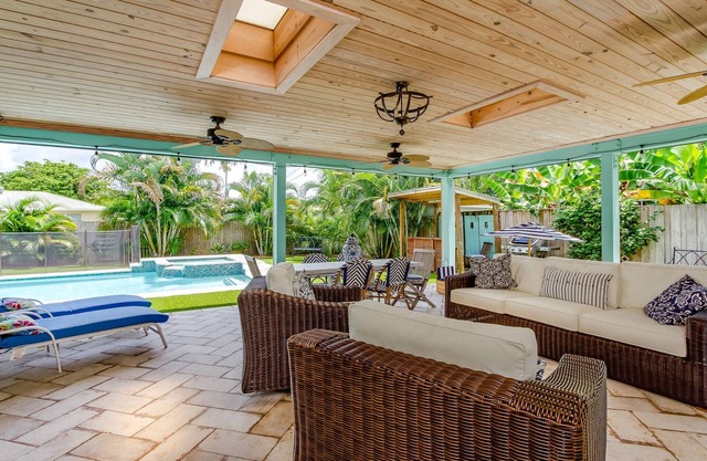 Delray Beach, spend the holidays warmly, heated pool!