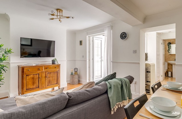 Deluxe 1 Bed Apartment in East London