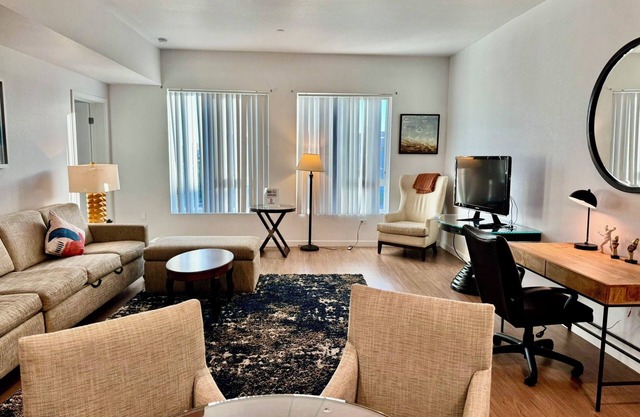 Deluxe 2-Bedroom Stay in the Heart of Los Angeles